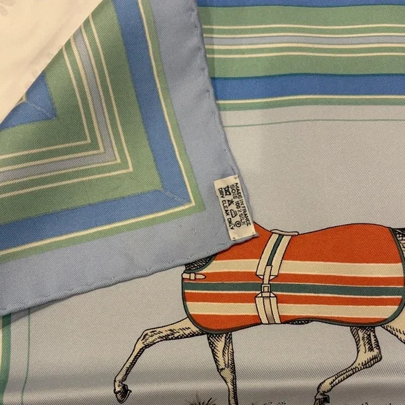 Hermes “Couvertures et Tenues de jour” scarf - Picture 4 of 6
